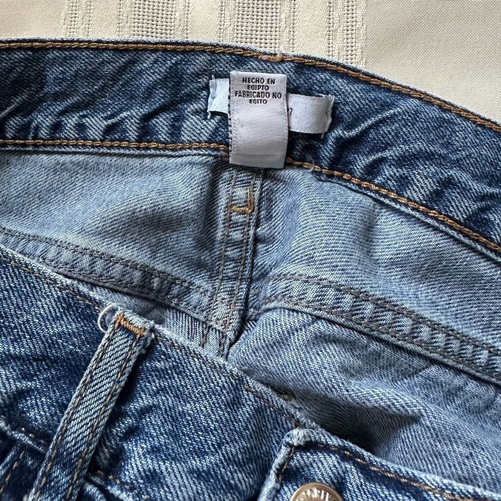 Forever 21 Women's Relaxed Blue Distressed Jeans - Picture 14 of 14